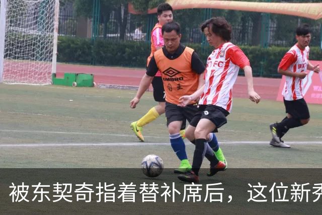 被东契奇指着替补席后，这位新秀放话：他单打不了我